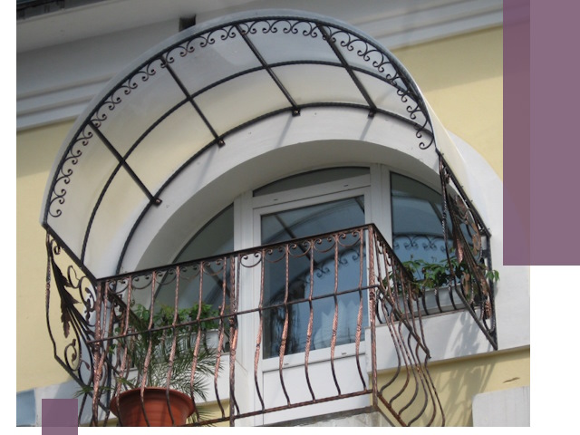 Козырьки над балконом в Орске — изготовление и монтаж